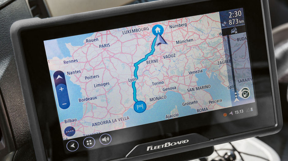 Geleiding. Dwars door Europa langs de ideale route – de voor trucks specifieke navigatie maakt gebruik van Live Traffic Information.