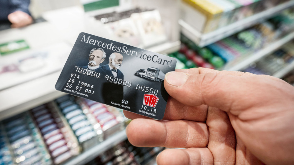 … betalar de kontantfritt med MercedesServiceCard.