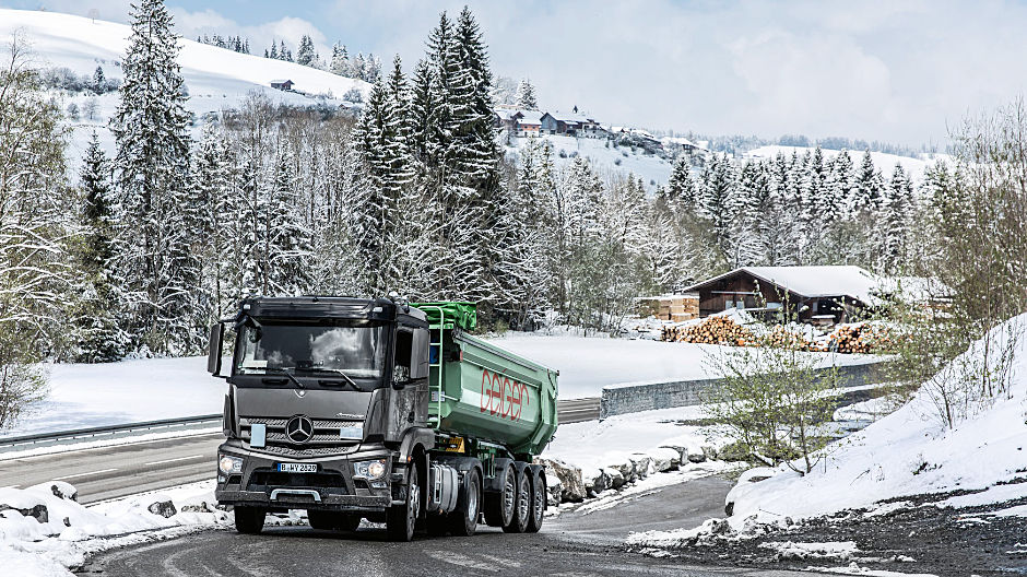 High on-road component. The Geiger tipper semi-trailers sometimes travel great distances on sealed roads – making every kilogram of payload count.