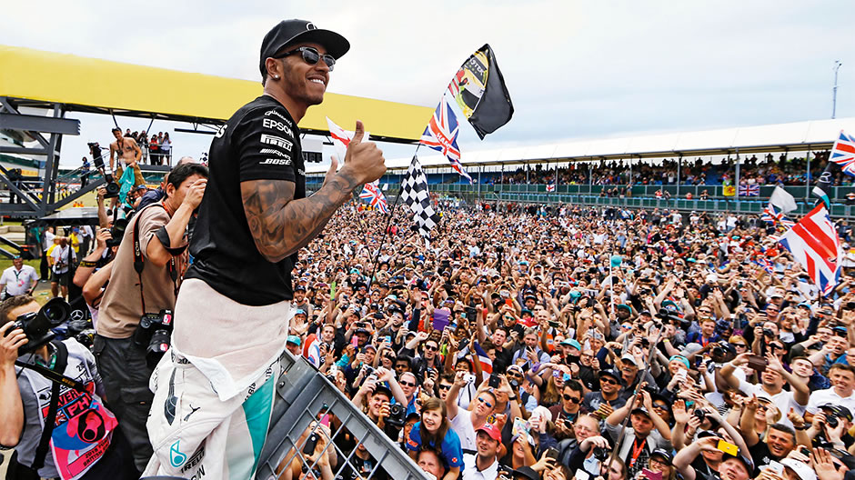 Britse thuiszege. Lewis Hamilton was uiteindelijk de snelste in de Grand Prix in Silverstone.
