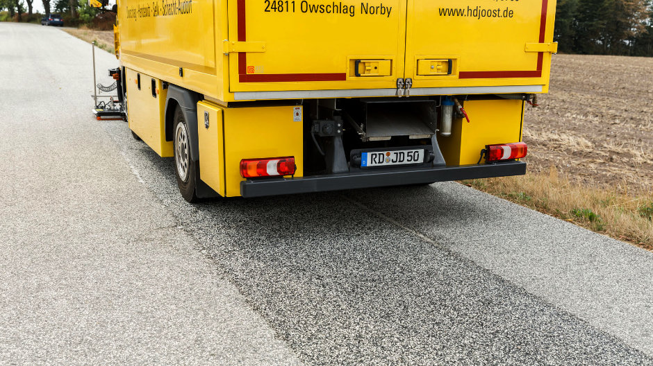 Yağdan eser yok: Atego'nun kullanıldığı yerlerde asfalt görülebilir şekilde temiz.
