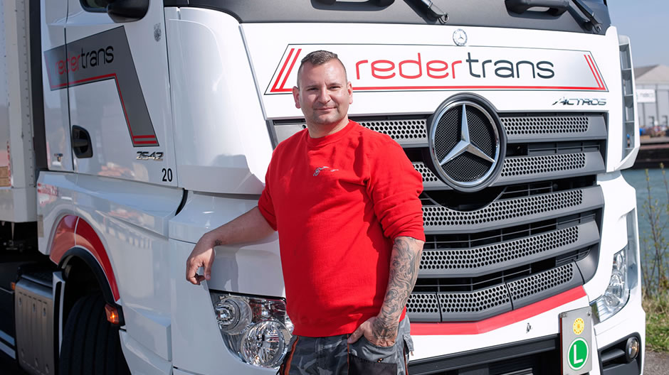 Für Andreas „Rocky“ Rock ist das Lkw-Fahren Genuss und Abenteuer zugleich – in seinem Unternehmen Reder Transporte aus Oberösterreich erfüllt er eine Vorbildfunktion.