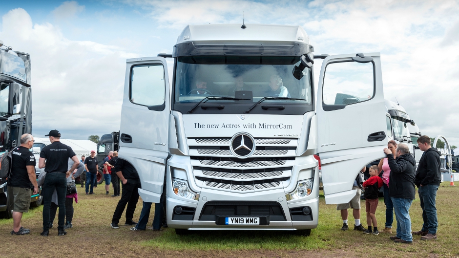 New Actros with MirrorCam.