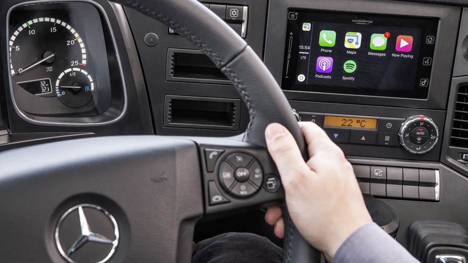 Kierowca ma wgląd w podstawowe funkcje smartfona
